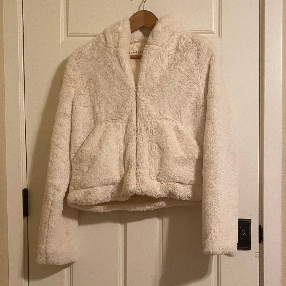 NWOT Aéropostale Cozy Cream Faux Fur Jacket with Hood & Pockets